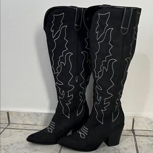 Forever 21 Black Knee-High Western Heeled Boots with Contrast Stitching